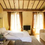 Fantastic Studio In Ile Saint Louis